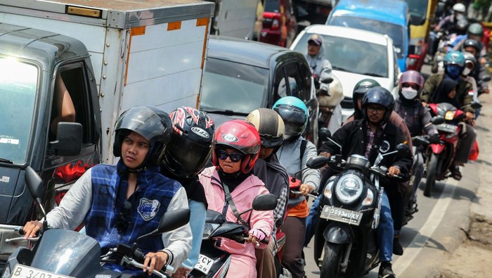 Kemacetan 'horor' kembali terjadi di Jalan Raya Muchtar, Sawangan, Depok, Jawa Barat, Sabtu (28/9/2024) pagi. Ini potretnya.