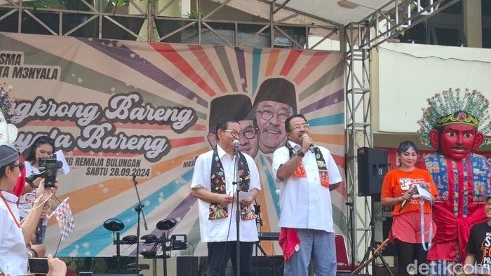 Pramono Anung dan Rano Karno di acara alumni SMA se-Jakarta di Jaksel, 28 September 2024. (Brigitta Belia Permata Sari/detikcom)