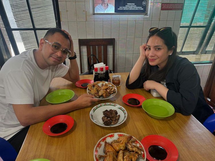 Seru! Momen Raffi Ahmad Kulineran Bareng Nagita dan Para Sahabat