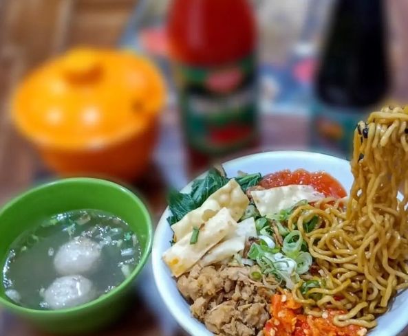 10 Tempat Makan Enak di Pasar Baru yang Legendaris hingga Kekinian