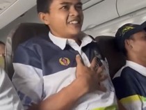 Ekspresi Lucu Rusman Atlet Pacuan Kuda Saat Naik Pesawat