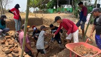 Selain struktur bangunan kuno di 4 titik, para arkeolog juga menemukan bata berelief sulur.