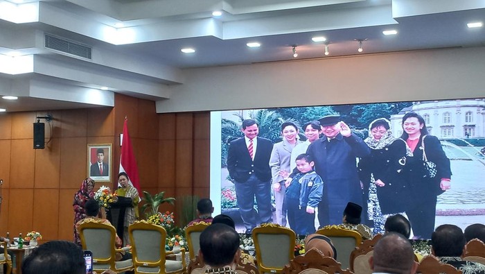 Ttitek Soeharto saat hadiri silaturahmi kebangsaan di DPR (Anggi/detikcom)