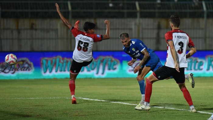 Tyronne del Pino di laga Madura United vs Persib Bandung, Sabtu (28/9/2024).