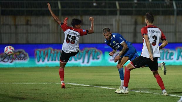 Tyronne del Pino di laga Madura United vs Persib Bandung, Sabtu (28/9/2024).