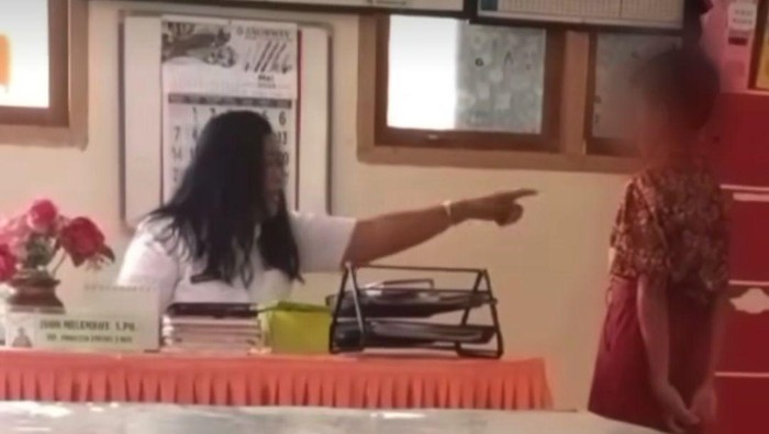 Viral kepala sekolah di Sitaro membentak dan memukul siswanya.