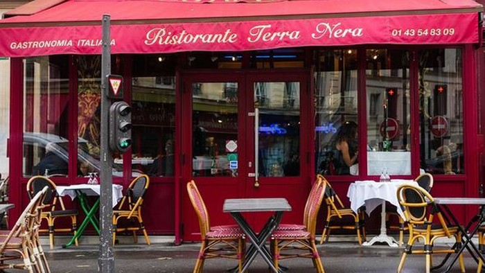 Wanita Ini Makan di Resto yang Ada di ‘Emily In Paris’, Begini Komentarnya