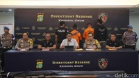 Wakapolda Metro Jaya  Brigen Djati Wiyoto, Kabid Humas Polda Metro Jaya Kombes Pol Ade Ary, Direktur Reserse Kriminal Umum (Dirkrimum) Polda Metro Jaya Kombes Wira Satya Triputra dan Kapolres Jakarta Selatan  Kombes Ade Rahmat Idnal menyampaikan konferensi pers di Polda Metro Jaya, Jakarta, Minggu (29/9/2024). 