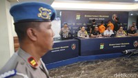 Kemudian, pihak kepolisian menyampaikan kedua tersangka terancam hukuman 7 tahun penjara. Keduanya pun langsung ditahan.
