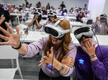 Antusiasnya ARMY Bertemu BTS Lewat Pameran Imersif