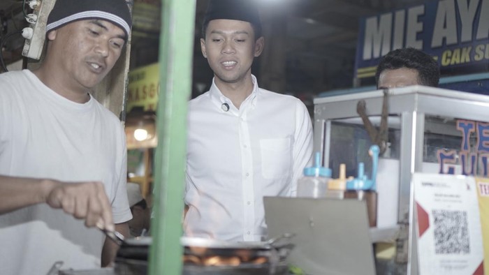 Cawali Batu Firhando Gumelar saat menjaring aspirasi masyarakat. Terutama para pedagang kaki lima.