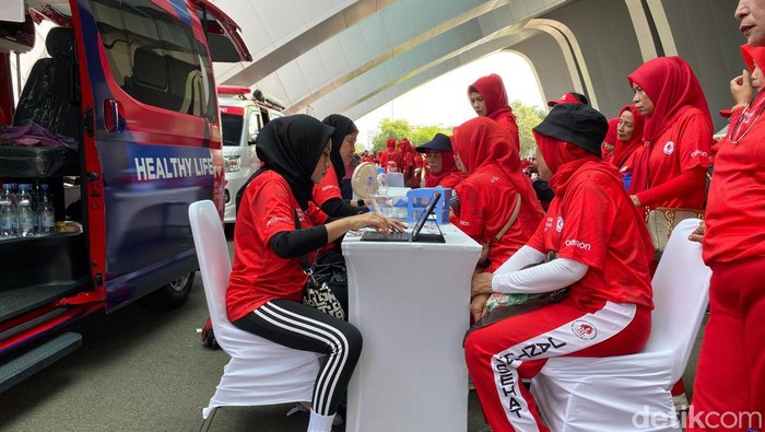 Sakit Leher Belakang Termasuk Gejala Kolesterol? Begini Kata Dokter