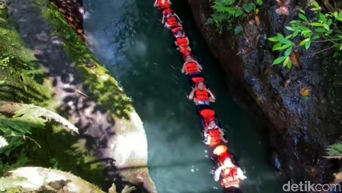 Destinasi Wisata Alam Curug Panganten, Kabupaten Ciamis.