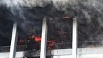 Foto 19 Damkar Dikerahkan Padamkan Kebakaran di Gedung Bakamla