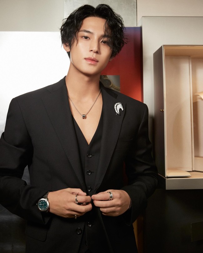 Mingyu SEVENTEEN digilai banyak penggemar Jepang karena sisi maskulinnya. Baru-baru ini, ia menghiasi cover majalah Rolling Stone Japan sebagai global ambassador Calvin Klein. Foto: Instagram