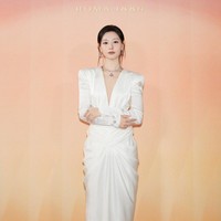 Tak sedikit penggemar yang gemas melihat foto Kim Ji Won dan Mingyu karena perbedaan tinggi badan keduanya. Foto: Instagram