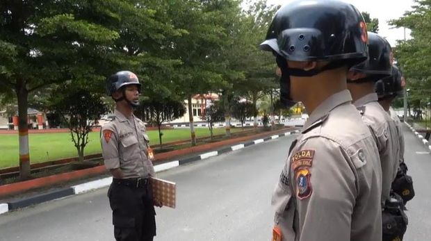 Siswa Pendidikan dan Pembentukan Bintara (Diktukba) Inklusif Polri dari jalur disabilitas, Rendi Arif Pratama, kini menjalani pendidikan di Sekolah Polisi Negara (SPN) Polda Sumatera Utara (Sumut). Rendi merupakan atlet paralimpik cabang olahraga atletik.