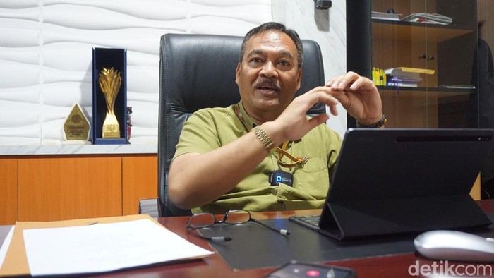 Indra Ridwan yang kini aktif menjabat Wakil Rektor di Institut Seni Budaya Indonesia (ISBI) Bandung