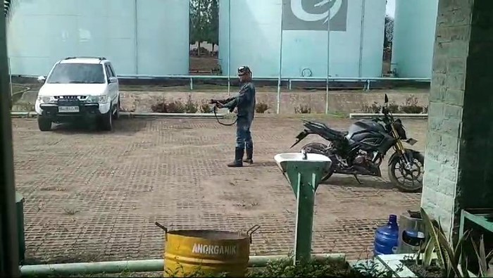 Iwan Resedivis ngamuk minta pekerjaan tembak polisi menggunakan air softgun