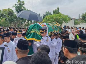 Jenazah Rektor UIN Jambi Prof Asad Isma Dikebumikan di Makam Pahlawan