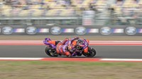Saat balapan di sirkuit Mandalika, Minggu (29/9/2024), Jorge Martin berhasil menjadi pemenang. Dia melahap 27 lap dengan catatan waktu 41 menit 4,389 detik.