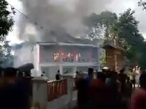 Rumah Kepala Desa Raja di Bone Terbakar gegara AC Meledak