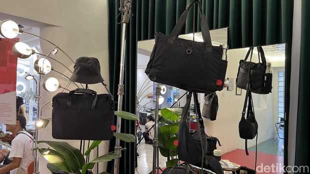 Koleksi tas produk lokal Bandung