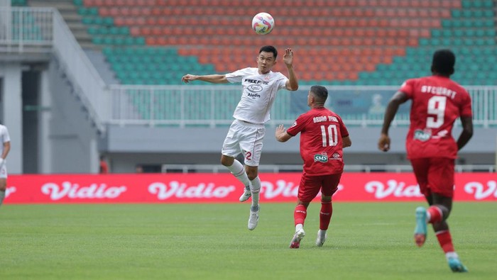 Laga Semen Padang melawan Persis Solo pada pekan ke-7 Liga 1 2024/2025, di Stadion Pakansari, Bogor, Jawa Barat, Minggu (29/9/2024).