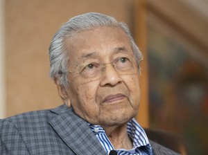 Mahathir Mohamad Patah Tulang Pinggul, Tapi Tak Akan Dioperasi
