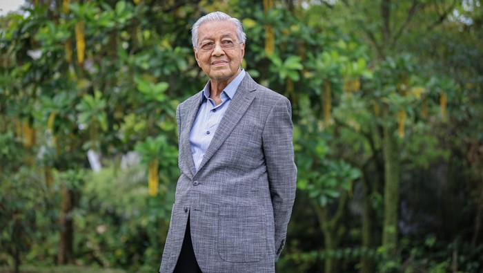 SELANGOR, MALAYSIA - NOVEMBER 14: A portrait of the former Malaysia Prime Minister and founder of the Gerakan Tanah Air (Homeland Movement) coalition Mahathir Mohamad on November 14, 2022 in Selangor, Malaysia. At age 97, former Malaysia Prime Minister Mahathir Mohamad is the country’s longest-serving PM, and the world’s oldest leader. He held the post for 24 years, from 1981 to 2003 and then from 2018 to 2020. Being one of the region’s best known political figures, the two-time Malaysia PM is campaigning for his final election, where he will be contesting as the head of a new coalition ‘Gerakan Tanah Air’ (Homeland Movement) and defending his parliamentary seat aged nearly 100, placing him in the rare category of politicians who are still contributing to their countries at an advanced age. With the support of his wife, Siti Hasmah, and an array of young operatives who help him understand the younger parts of the electorate, Mahathir’s team says his mission is to complete the struggle to steer Malaysia away from the destructive political dynamics that have fueled corruption and division in the nation. Malaysia will hold its general elections on November 19, to decide which coalition should lead their country for the next four years. (Photo by Annice Lyn/Getty Images)