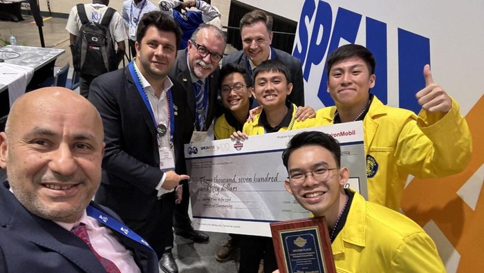 Mahsiswa UI juarai kompetisi teknik perminyakan internasional di Amerika Serikat.