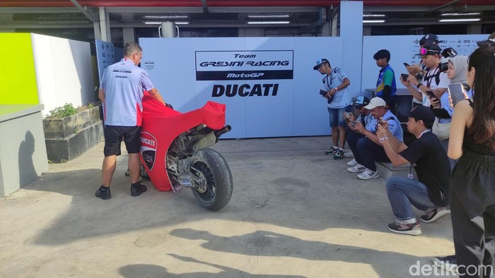 Marc Marquez Penampakan motor gosong Marc Marquez di MotoGP Mandalika 2024.