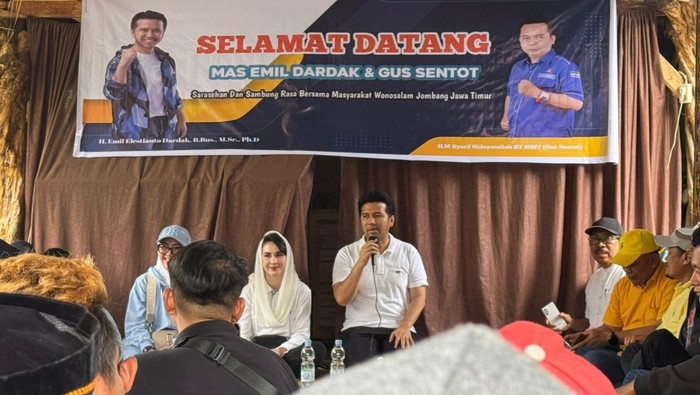 Momen Emil Cangkruk Bareng Petani di Wonosalam Jombang, Ini yang Dibahas