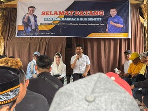 Momen Emil Cangkruk Bareng Petani di Wonosalam Jombang, Ini yang Dibahas
