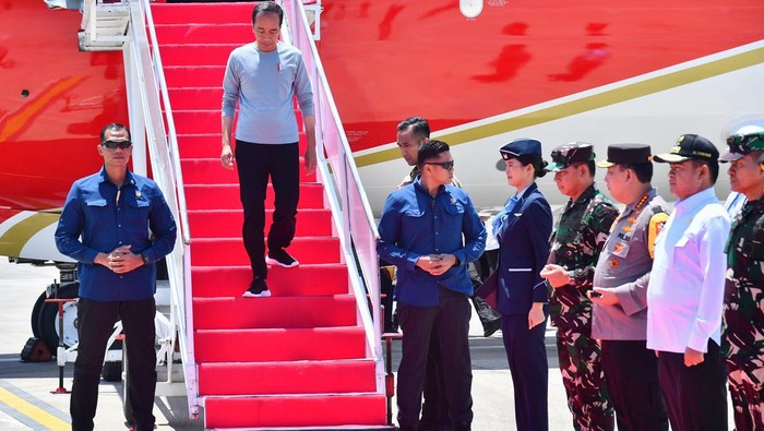 Momen Jokowi Serahkan Trofi untuk Pemenang MotoGP Mandalika Presiden Jokowi tiba di Bandara Internasional Lombok (BIL), Sabtu (29/9/2024). Kedatangan Jokowi untuk menghadiri puncak perhelatan MotoGP 2024 di Pertamina Mandalika International Circuit.