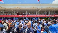 Paddock Marc Marquez merupakan yang paling banyak diburu penonton untuk berfoto ria.