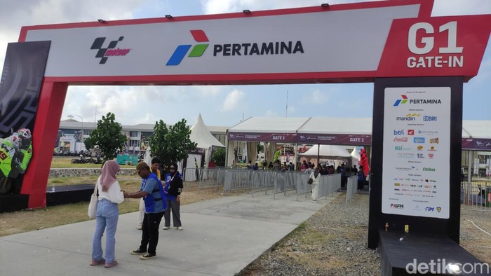 MotoGP Mandalika 2024 memasuki puncak acara pada hari ini, Minggu (29/9/2024). Pengunjung mulai mendatangi sirkuit sejak pagi hari.