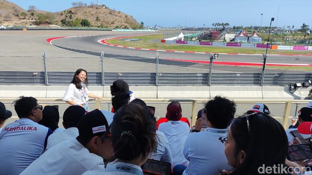 Nonton MotoGP Mandalika di tribun VIP Deluxe.