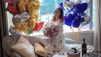 Terkahir ada keseruannya saat menikmati ulang tahun yang ke-29 beberapa waktu lalu. Ia mendapat kejutan banyak kue ulang tahun. Foto: Instagram @patriciagouw
