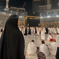 Beberapa waktu lalu Paula Verhoeven tampak berkunjung ke tanah suci untuk menjalani ibadah umrah. Foto-fotonya selama di tanah suci dibagikan Paula ke akun Instagram pribadinya. Foto: Instagram/@paula_verhoeven