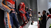 Pertamina MotoGP Experience Gallery terdiri dari dua bangunan utama, yakni north gallery dan south gallery. Pada north gallery berisikan memorabilia atribut pembalap MotoGp seperti baju balap, helm balap, pad kaki dan sikut, hingga visior motor balap.