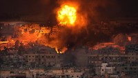 Hizbullah mengonfirmasi Nasrallah tewas dalam serangan udara di Beirut, dengan mengatakan kematiannya terjadi setelah serangan Zionis yang berbahaya di pinggiran selatan. (AP Photo/Hussein Malla)