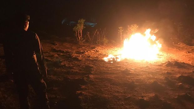 Polisi Grebek dan Bakar Lokasi Sabung Ayam di Sidayu Gresik