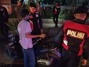 Gelar Patroli di Bogor, Polisi Periksa Sejumlah Remaja Bawa Miras