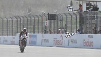 Rider Spanyol, Aron Canet, berhasil naik podium pada final race Moto2 di Sirkuit Mandalika, Lombok Tengah, Nusa Tenggara Barat (NTB), Minggu (29/9/2024). Aron Canet total mengumpulkan 25 poin di ajang Pertamina Grand Prix of Indonesia itu.
