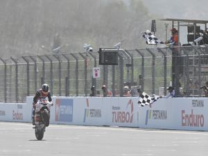 Rider Spanyol Aron Canet Juara Moto2 Mandalika