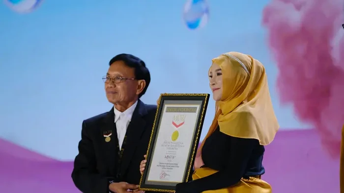 Shandy Purnamasari Doyan Makan Bubur Kaki Lima hingga Warteg Shandy Purnamasari Doyan Makan Bubur Kaki Lima hingga Warteg