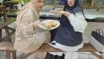 Shandy Purnamasari Doyan Makan Bubur Kaki Lima hingga Warteg