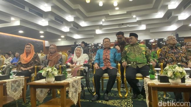 Sinta Nuriyah-Yenny Wahid Sambangi MPR Usai TAP Pemberhentian Gus Dur Dicabut. (Dwi R/detikcom)