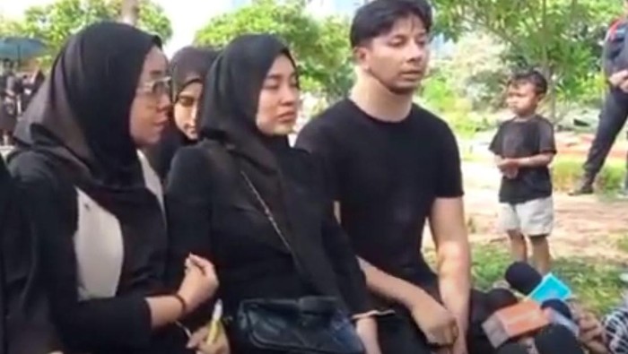 ibunda Sonny Septian meninggal dunia. Sonny Septian